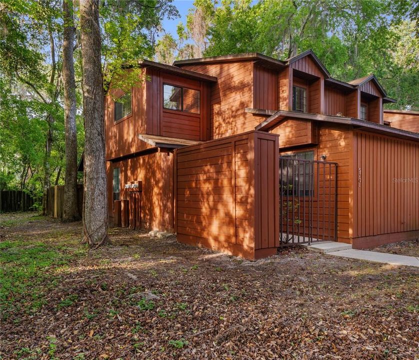 Vendido Recientemente: $165,000 (2 camas, 2 baños, 1106 Pies cuadrados)