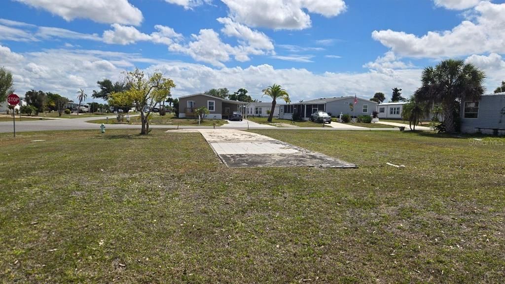 На продажу: $34,900 (0.24 acres)