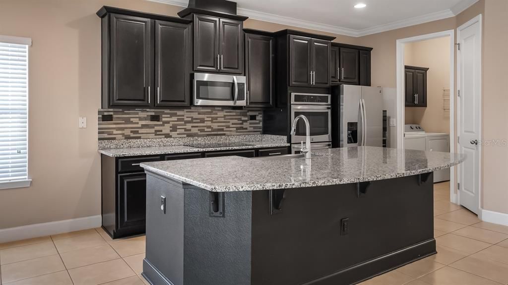 На продажу: $469,900 (4 спален, 2 ванн, 2178 Квадратных фут)