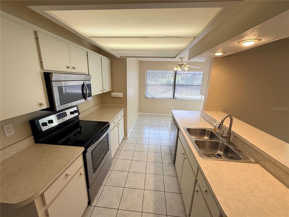 В аренду: $2,095 (3 спален, 2 ванн, 1594 Квадратных фут)
