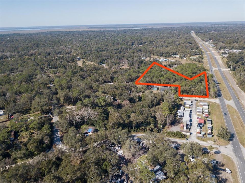 待售: $400,000 (5.84 acres)