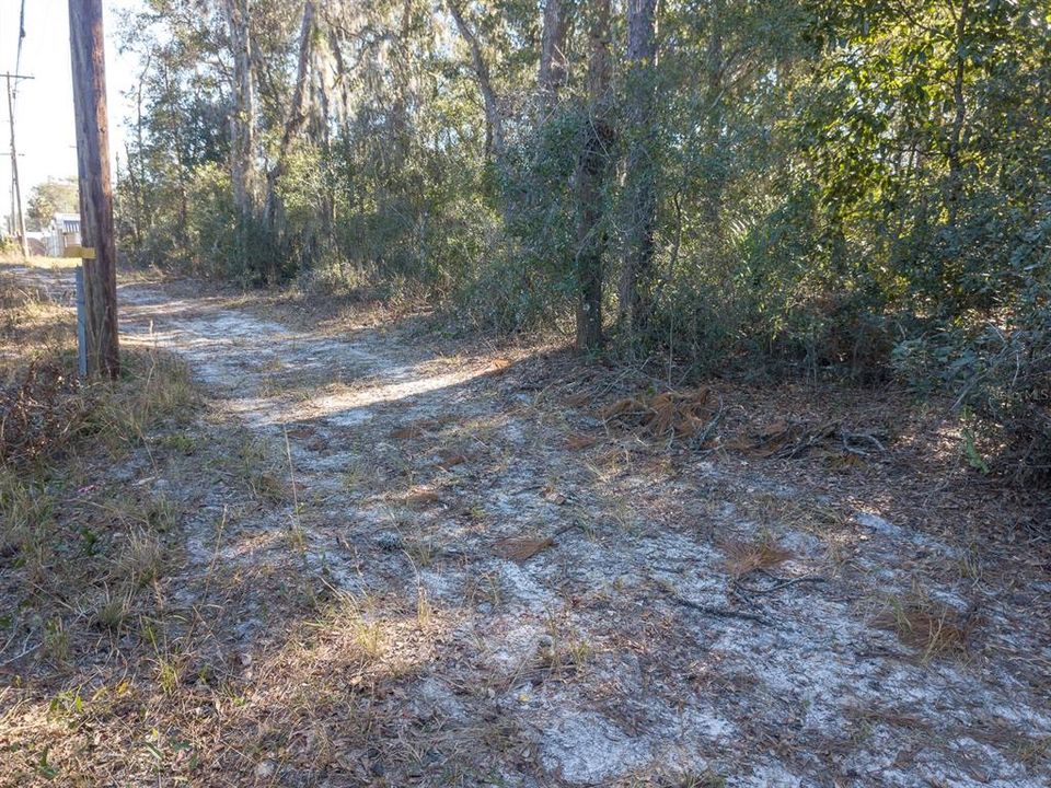 待售: $400,000 (5.84 acres)