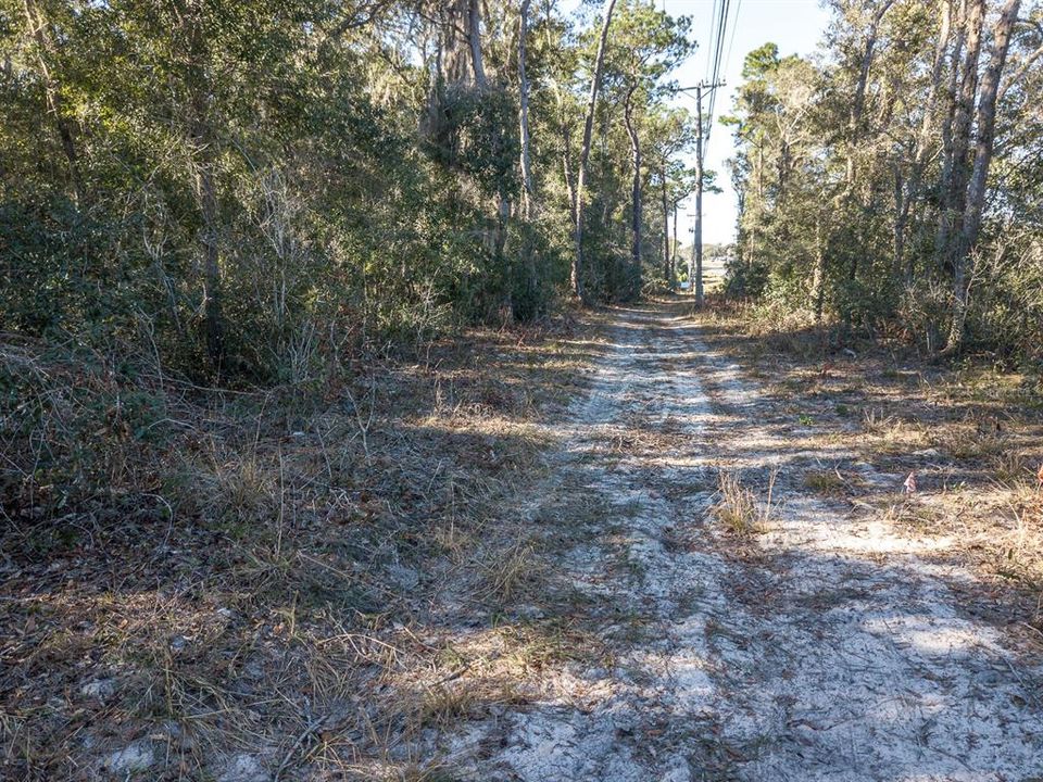 待售: $400,000 (5.84 acres)