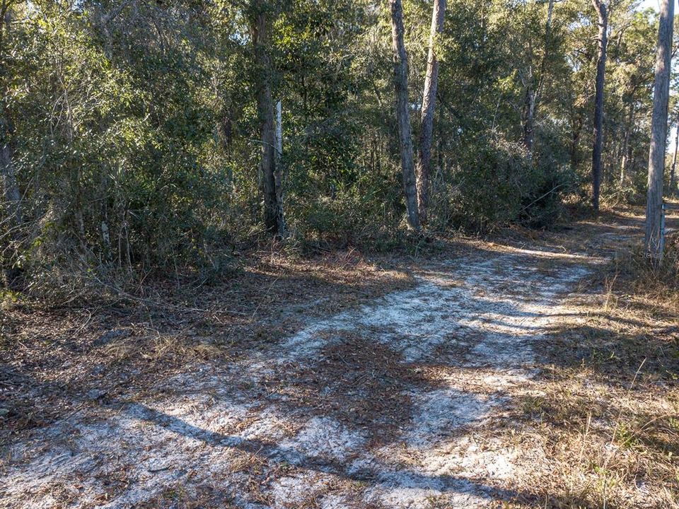 待售: $400,000 (5.84 acres)