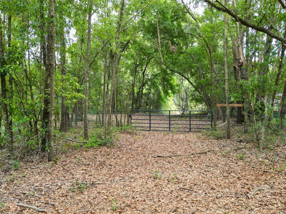 En Venta: $249,900 (5.76 acres)