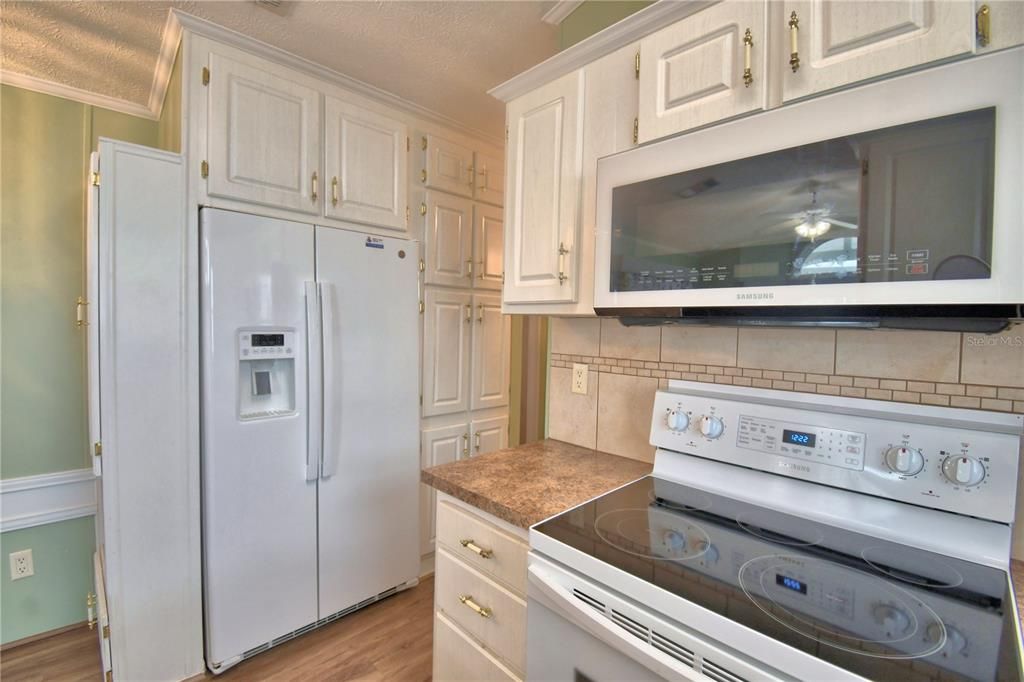 For Sale: $189,900 (2 beds, 2 baths, 900 Square Feet)