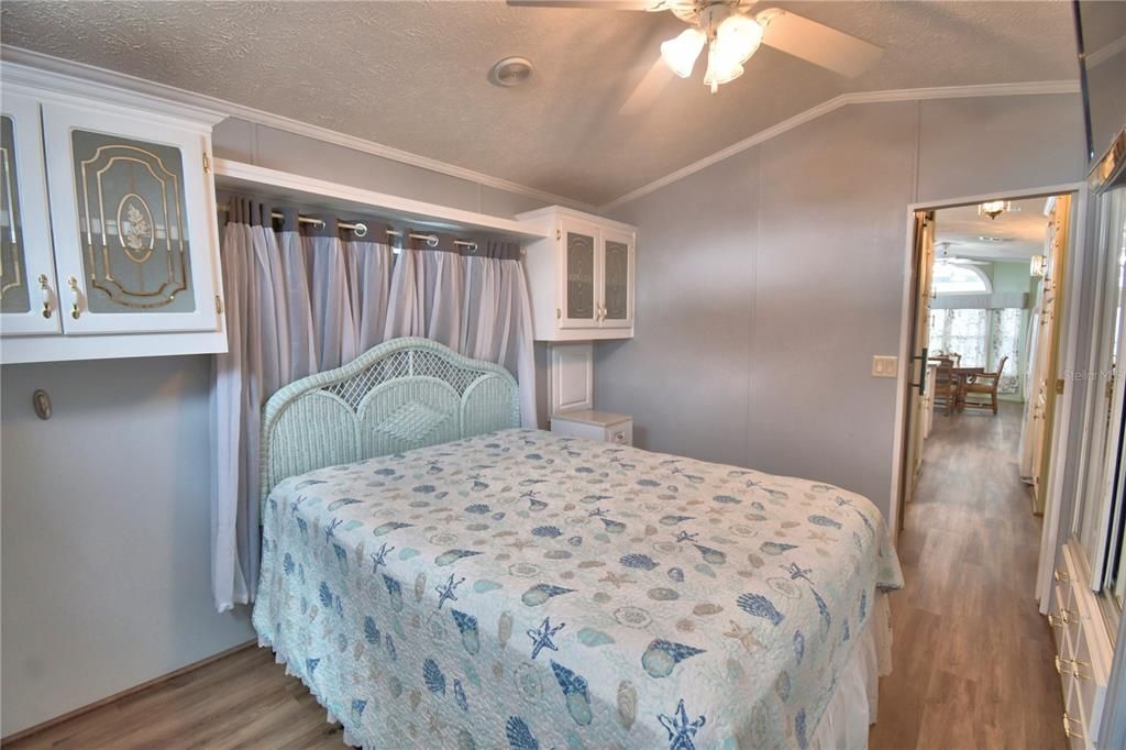 For Sale: $189,900 (2 beds, 2 baths, 900 Square Feet)