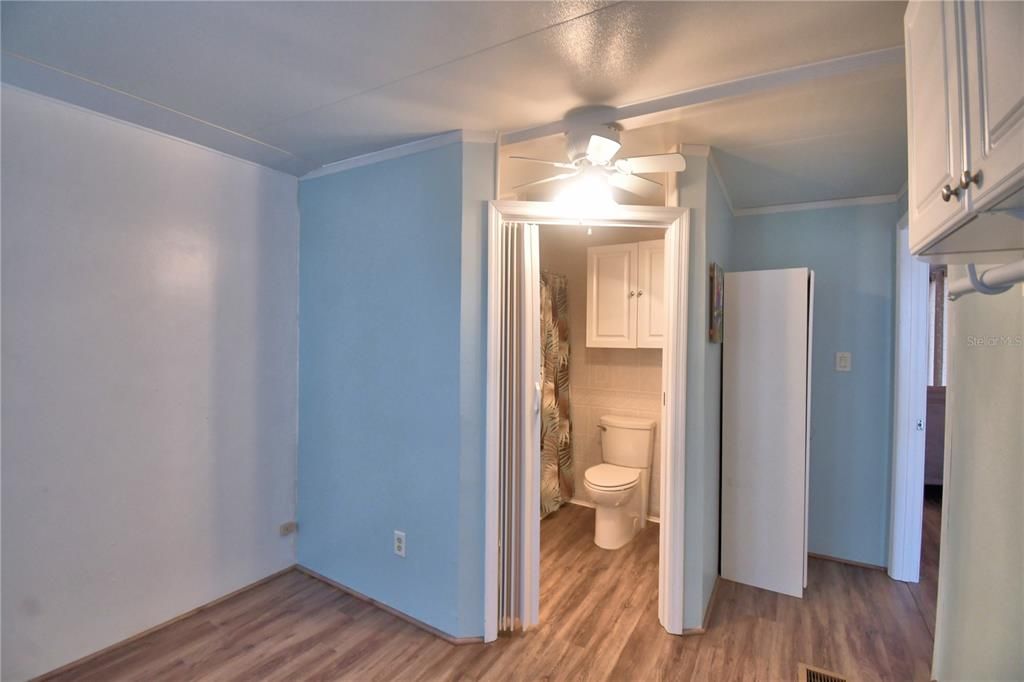 For Sale: $189,900 (2 beds, 2 baths, 900 Square Feet)