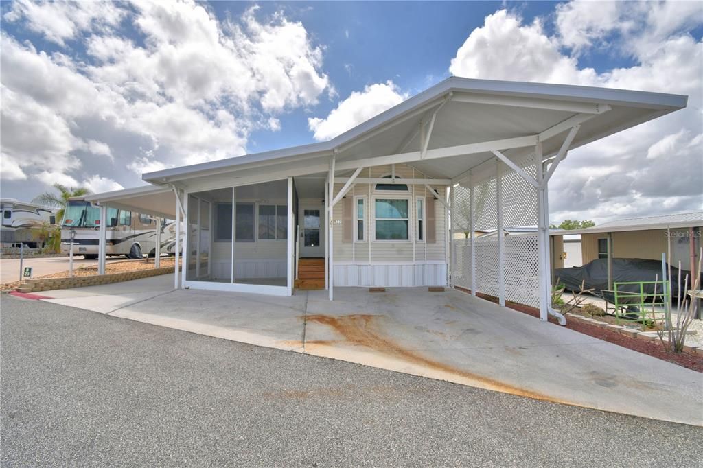For Sale: $189,900 (2 beds, 2 baths, 900 Square Feet)
