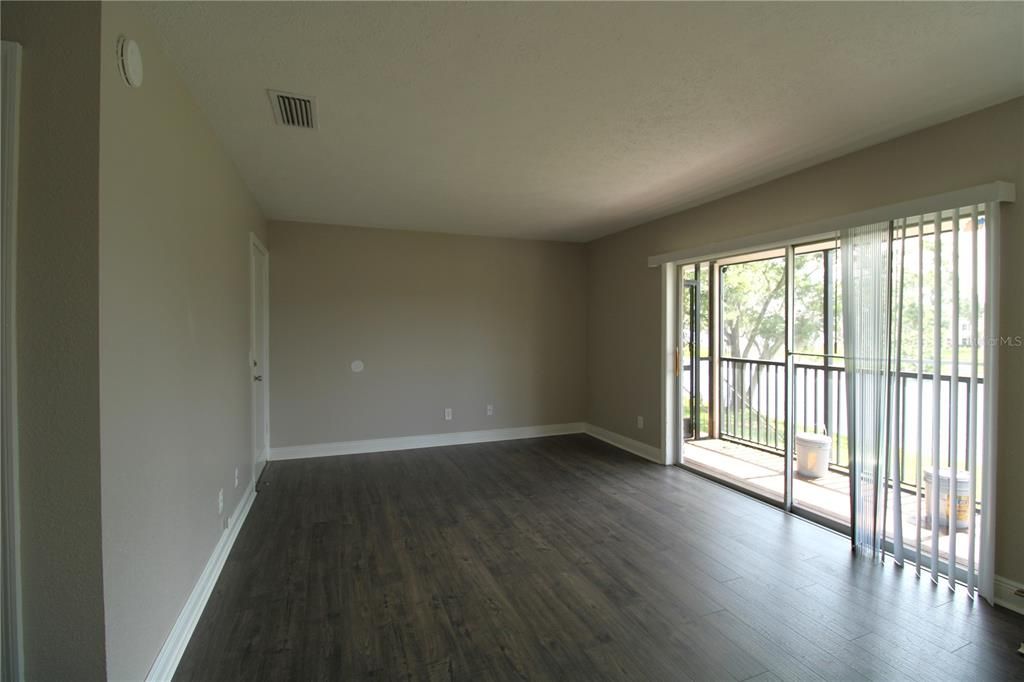 For Rent: $1,350 (1 beds, 1 baths, 644 Square Feet)