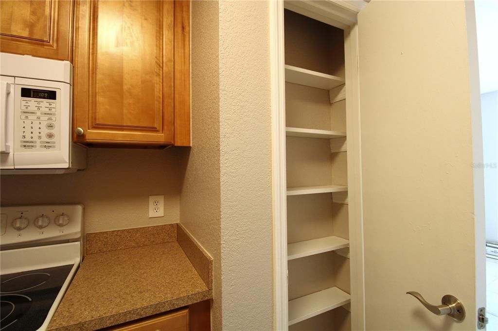 For Rent: $1,350 (1 beds, 1 baths, 644 Square Feet)