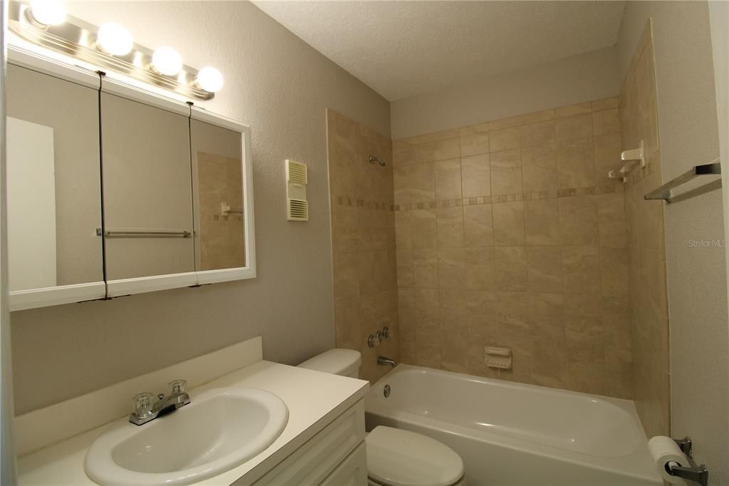 For Rent: $1,350 (1 beds, 1 baths, 644 Square Feet)