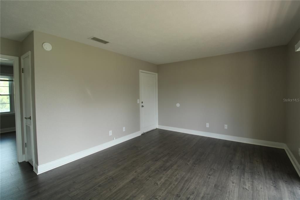 For Rent: $1,350 (1 beds, 1 baths, 644 Square Feet)
