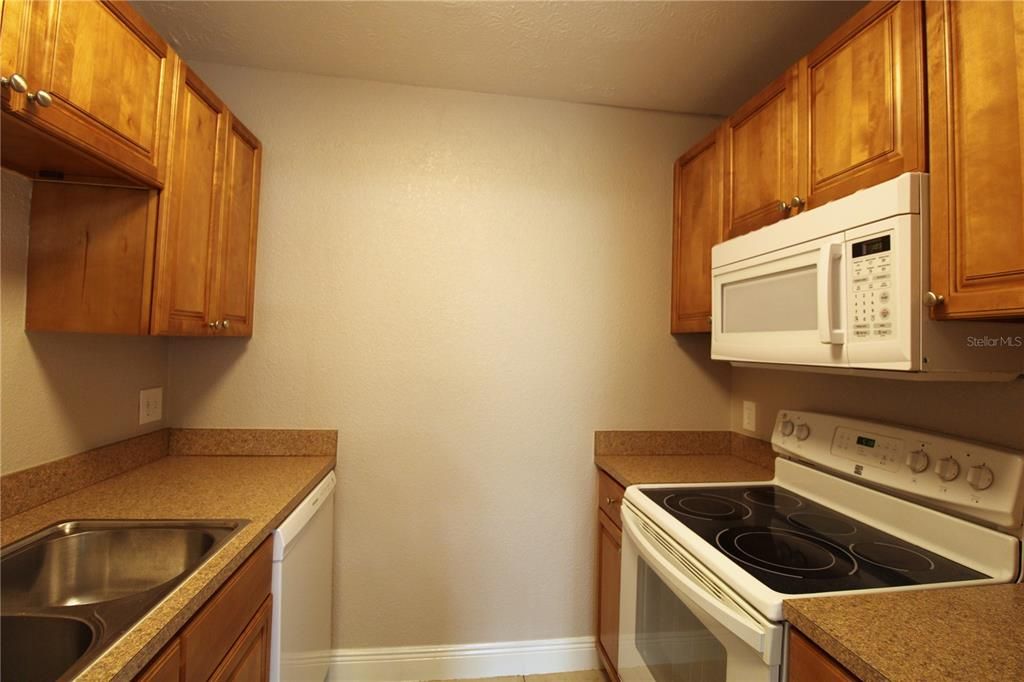 For Rent: $1,350 (1 beds, 1 baths, 644 Square Feet)