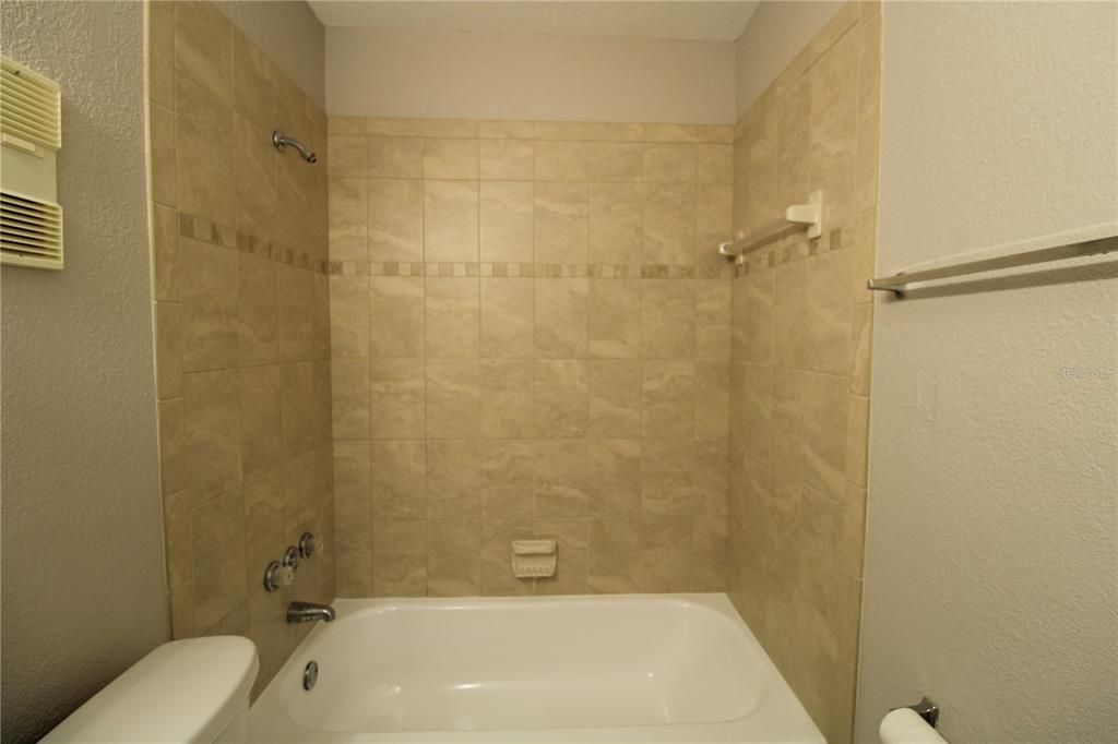 For Rent: $1,350 (1 beds, 1 baths, 644 Square Feet)