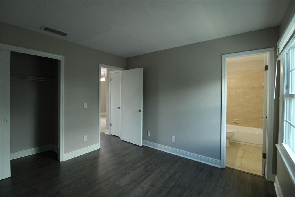 For Rent: $1,350 (1 beds, 1 baths, 644 Square Feet)