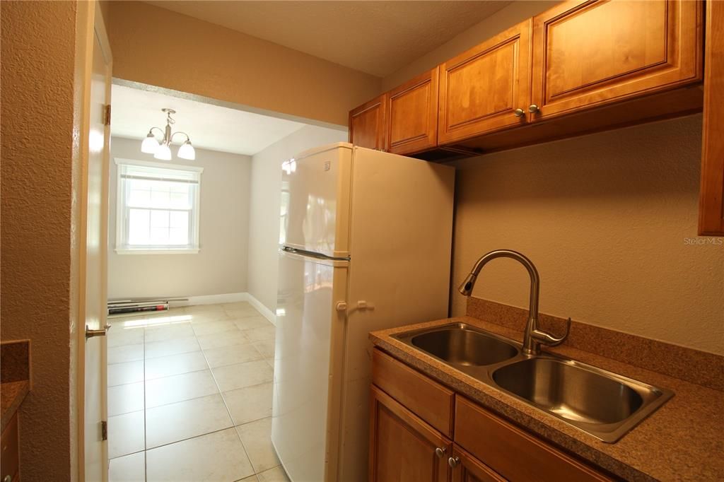 For Rent: $1,350 (1 beds, 1 baths, 644 Square Feet)