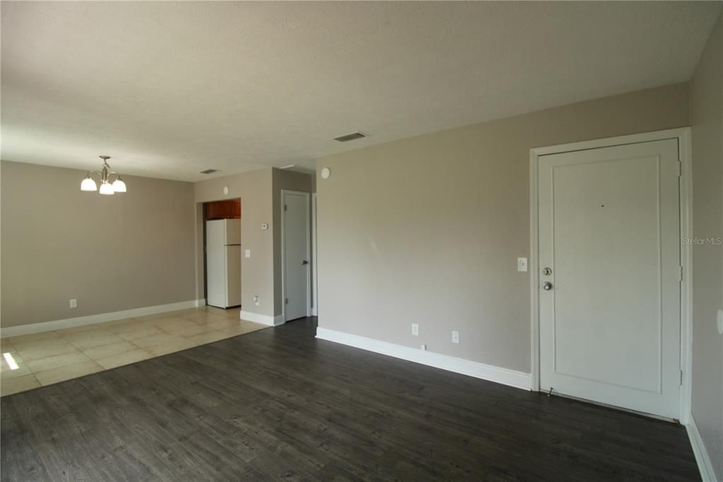 For Rent: $1,350 (1 beds, 1 baths, 644 Square Feet)