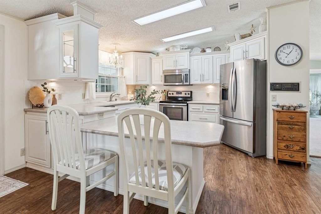 For Sale: $185,000 (2 beds, 2 baths, 1456 Square Feet)
