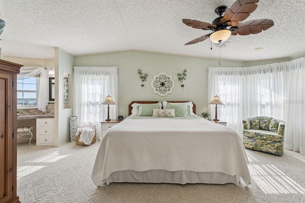 For Sale: $185,000 (2 beds, 2 baths, 1456 Square Feet)
