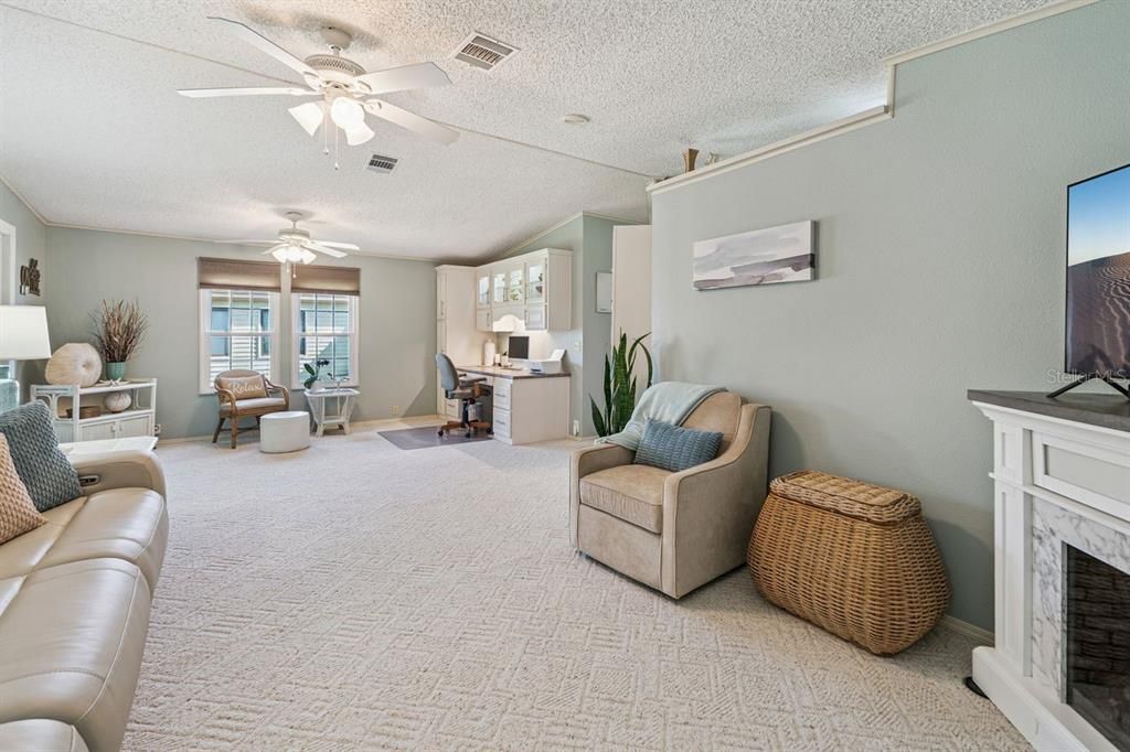 For Sale: $185,000 (2 beds, 2 baths, 1456 Square Feet)