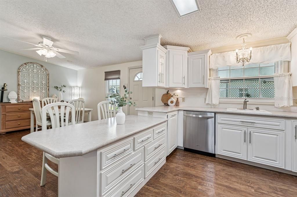 For Sale: $185,000 (2 beds, 2 baths, 1456 Square Feet)