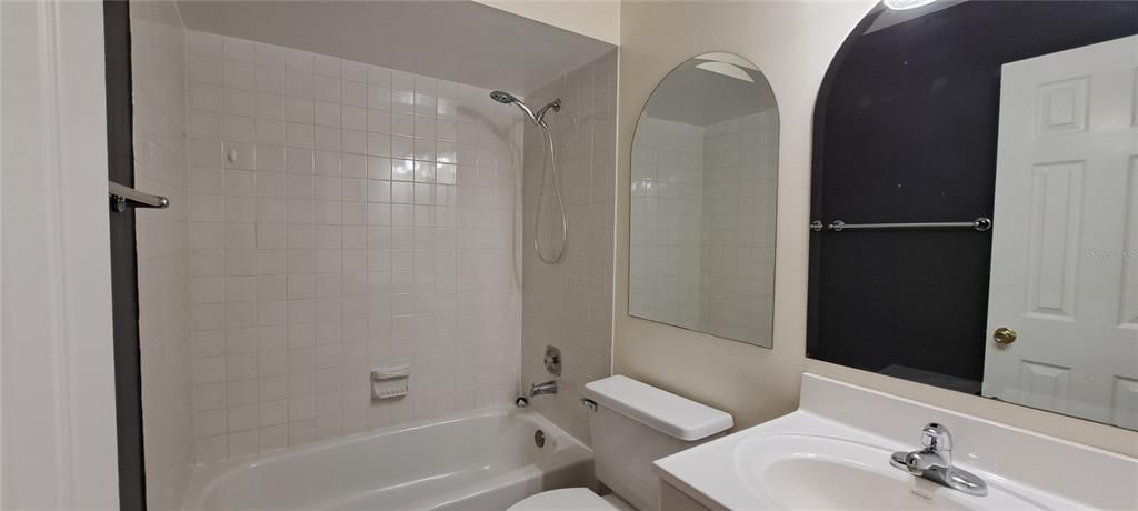 Activo con contrato: $285,000 (3 camas, 2 baños, 1218 Pies cuadrados)