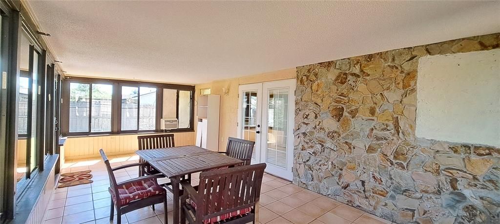 Activo con contrato: $285,000 (3 camas, 2 baños, 1218 Pies cuadrados)