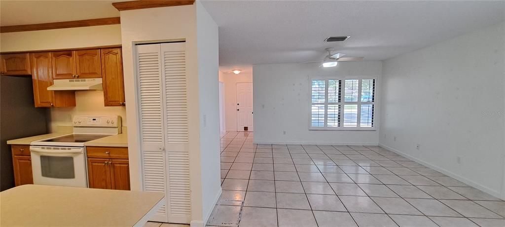 Activo con contrato: $285,000 (3 camas, 2 baños, 1218 Pies cuadrados)