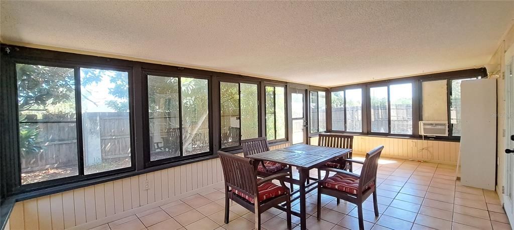 Activo con contrato: $285,000 (3 camas, 2 baños, 1218 Pies cuadrados)