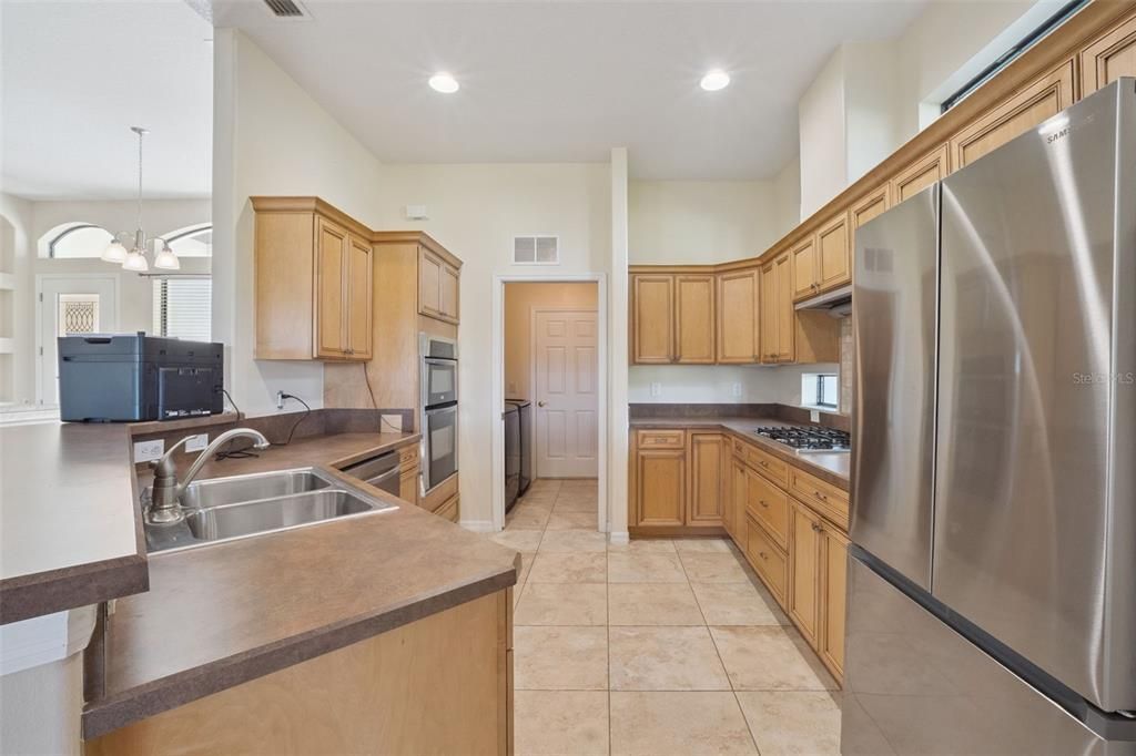 Под контрактом: $369,900 (3 спален, 2 ванн, 1870 Квадратных фут)