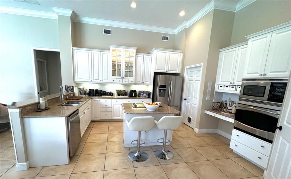 待售: $757,000 (4 贝兹, 3 浴室, 2548 平方英尺)