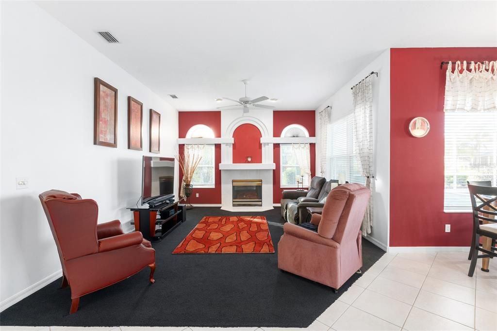 En Venta: $520,000 (3 camas, 2 baños, 2014 Pies cuadrados)