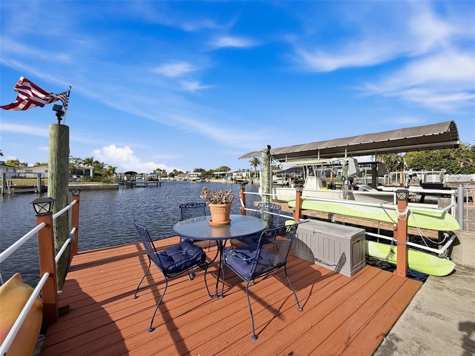 Active With Contract: $390,000 (2 beds, 2 baths, 1294 Square Feet)