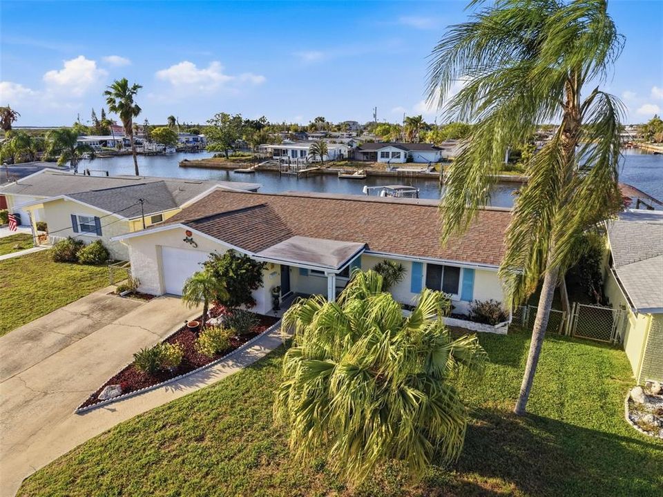 Active With Contract: $390,000 (2 beds, 2 baths, 1294 Square Feet)