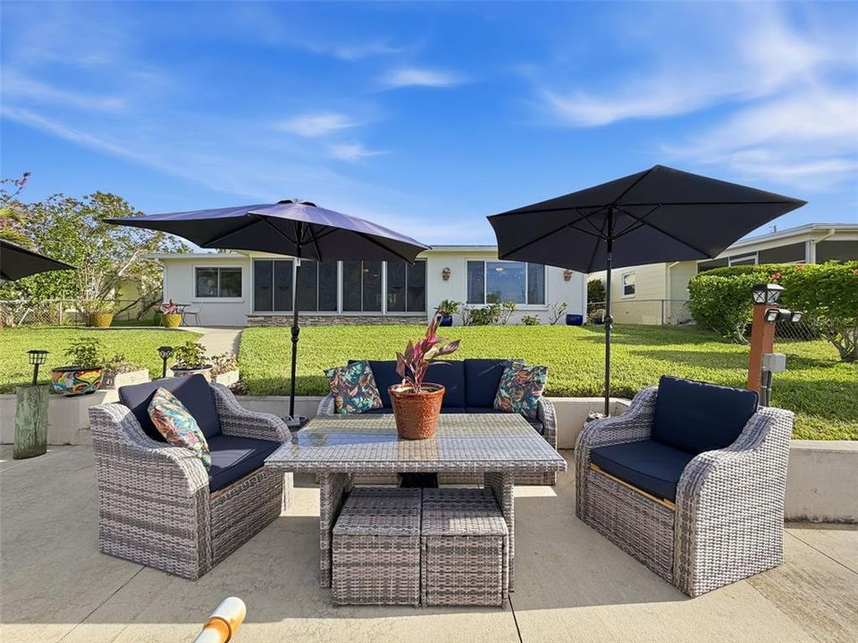 Active With Contract: $390,000 (2 beds, 2 baths, 1294 Square Feet)