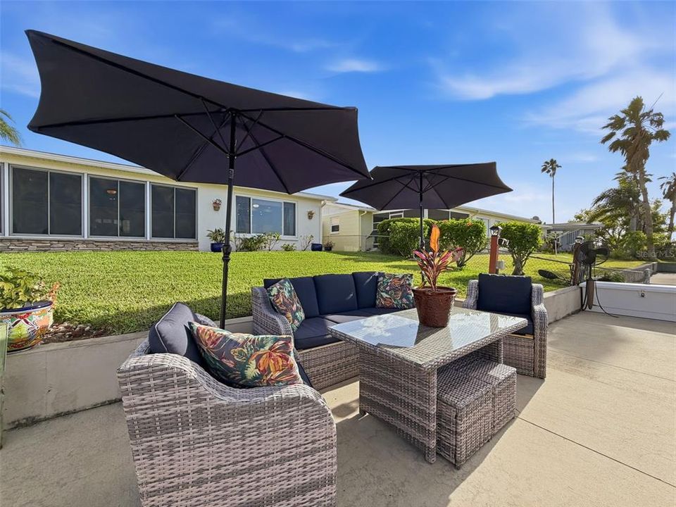 Active With Contract: $390,000 (2 beds, 2 baths, 1294 Square Feet)