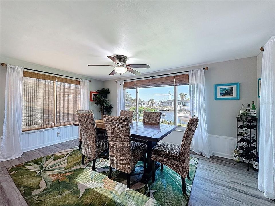 Active With Contract: $390,000 (2 beds, 2 baths, 1294 Square Feet)