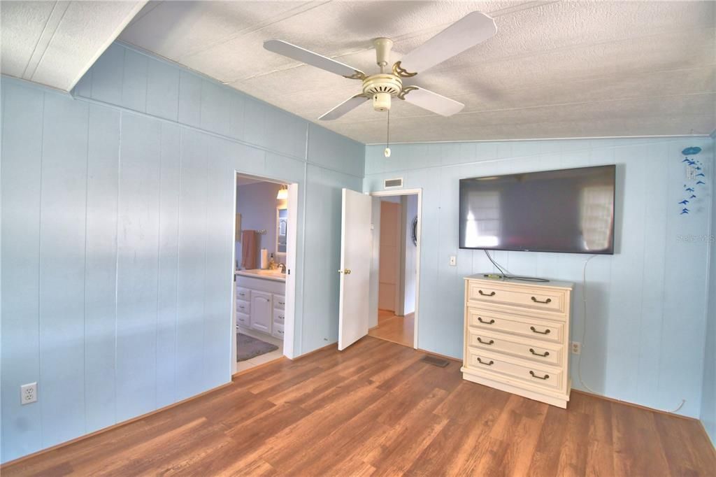 For Sale: $120,000 (2 beds, 2 baths, 1200 Square Feet)