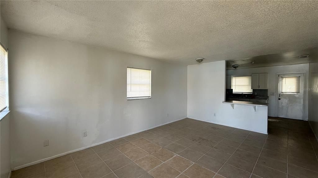 В аренду: $1,200 (2 спален, 1 ванн, 800 Квадратных фут)