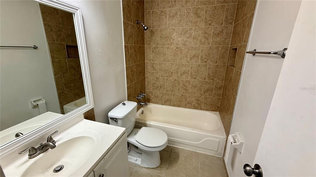 В аренду: $1,200 (2 спален, 1 ванн, 800 Квадратных фут)