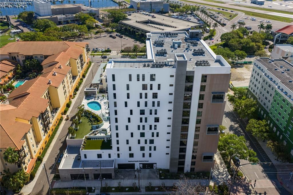 Под контрактом: $949,950 (2 спален, 2 ванн, 1354 Квадратных фут)