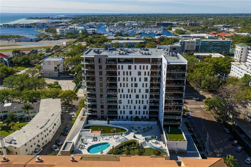 Под контрактом: $949,950 (2 спален, 2 ванн, 1354 Квадратных фут)