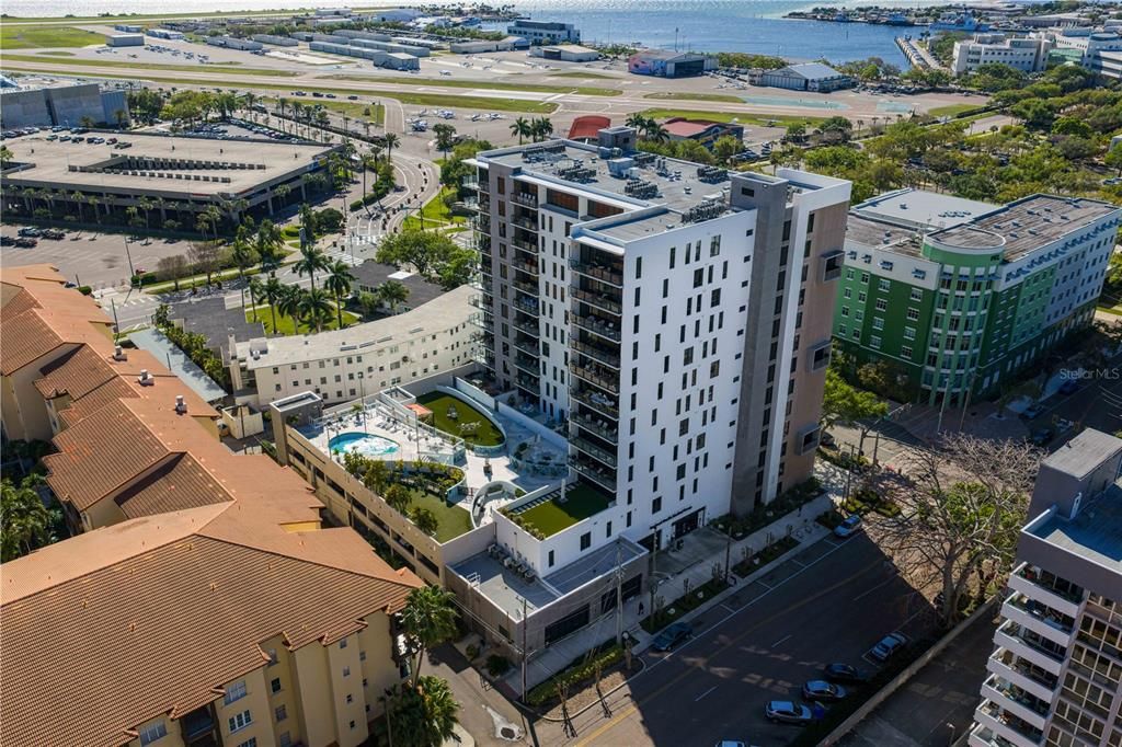 Под контрактом: $949,950 (2 спален, 2 ванн, 1354 Квадратных фут)