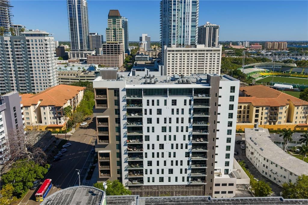 Под контрактом: $949,950 (2 спален, 2 ванн, 1354 Квадратных фут)