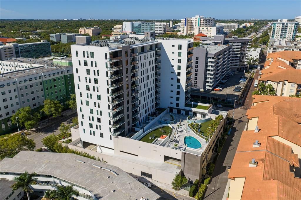 Под контрактом: $949,950 (2 спален, 2 ванн, 1354 Квадратных фут)