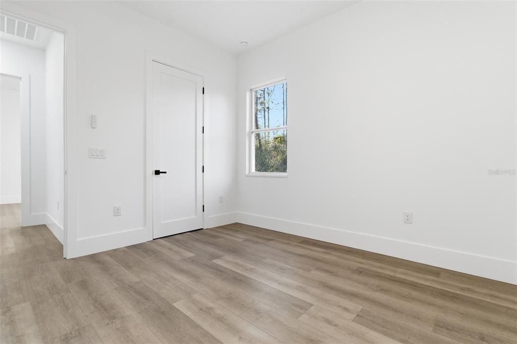 Activo con contrato: $575,000 (4 camas, 3 baños, 2405 Pies cuadrados)
