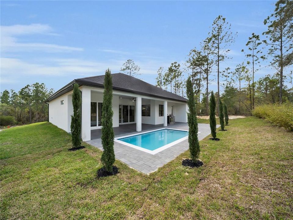 Activo con contrato: $575,000 (4 camas, 3 baños, 2405 Pies cuadrados)