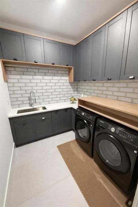 Activo con contrato: $575,000 (4 camas, 3 baños, 2405 Pies cuadrados)