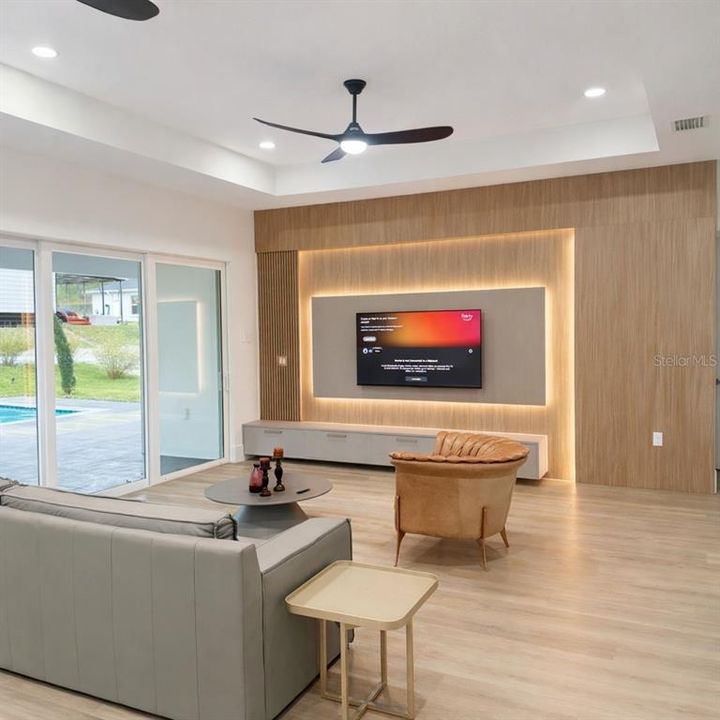 Activo con contrato: $575,000 (4 camas, 3 baños, 2405 Pies cuadrados)